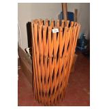 EXPANDABLE SURROUND FOR A DOG