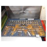 TAP & HEX DIE SET CRAFTSMAN, SOME RUST NEEDS