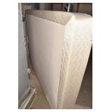 STERNS & FOSTER BOX SPRING 59" W