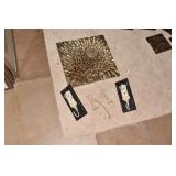 WALL PLAQUE, HOOKS INCL. M AND FLOWER PICTURE