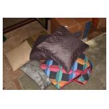 FULL COMFORTER AND BANQUET CLOTH