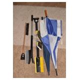 2 GOLF UMBRELLAS 3 SCRAPERS