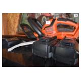 B/D HEDGE TRIMMER W/ 2 40 V BATTERIES