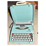 SCM TURQUOISE TYPEWRITER W/ COVER