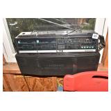 MAGNAVOX RADIO CASSETTE PLAYER D 8300
