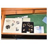 CHANGEABLE EARRING, PINS, ETC.