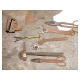 BULB PLANTER, CUTTERS, WRENCH