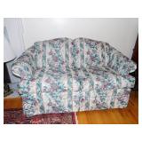 FLOWER DESIGN LOVESEAT SCHWEIGER - CLEAN - 32" D