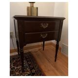 ETHAN ALLEN SIDE TABLE 25X24X19 SHOWROOM CONDITON