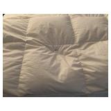 QUEEN SIZE DOWN COMFORTER