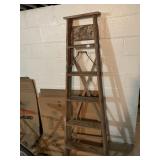 WOODEN 5FT LADDER