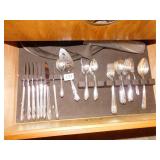 FLATWARE HOLMES & EDWARD FLATWARE SERVICE FOR 8