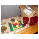 4 GLASSES AND GOLF BALL DECORATION