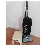 SIMPLICITY VACUUM CLEANER, WHITE PLASTIC STOOL