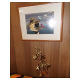 HANGING HUMMINGBIRD DÉCOR AND FRAMED BIRD PICTURE