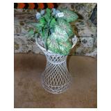 WICKER PLANT HOLDER