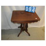 WALNUT PARLOR TABLE W/ SPOON CARVED SIDES 29" H X