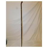 BURLED WOOD CANE WITH DECORATIVE ENGRAVED BAND