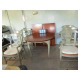 48" ROUND TABLE AND 6 CHAIRS AND 2 LEAVES