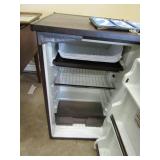 REFRIGERATOR 18.5" W X 18" X 34" H - COLD BUT