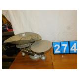 SCALE W/ PAN AND EXTRA WEIGHTS