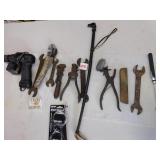 LEATHER CROP, TOOLS, EXTEND. MAGNET, ETC.