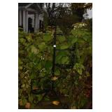 CURVED IRON PLANT STAND