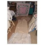 ROOSTER TABLECLOTHS, WHITE TABLECLOTH