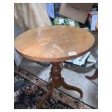 26" H ROUND 3 LEG TABLE