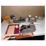 CAMERA GROUP ARGUS POCKET FLASH, POLAROID ETC.