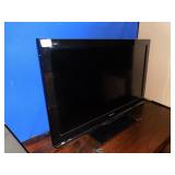 PANASONIC TV 32" NO REMOTE USED COMCAST REMOTE