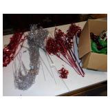 BIG RED CHRISTMAS BULBS AND SILVER/RED DÉCOR