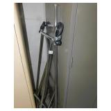 METAL ROLLING CLOTHING RAKE THAT COMES APART