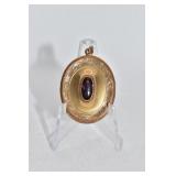 LOCKET GOLD FILLED OVAL W/ ONE CENTER OVAL