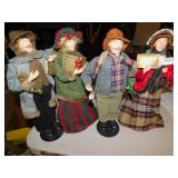 SET OF CAROLERS