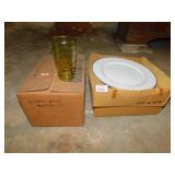 8 PLATES CROWN PLATINO; 8 GREEN TUMBLERS