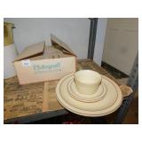 PFALTZGRAFF 2 PLATES, 2 CUPS, 2 SAUCERS IN OB