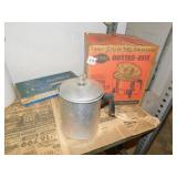 GRINDER; MIXER VINTAGE OB
