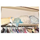 TWIN COMFORTER COVERS AND FOAM PILLOW