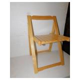 ROLLING DROP SIDE TABLE AND 3 PINE CHAIRS THAT