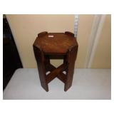18" WOODEN PLANT STAND