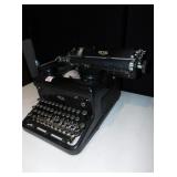 ANTIQUE ROYAL TYPEWRITER