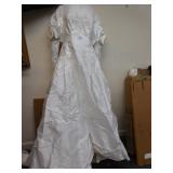 WEDDING DRESS W/ BOX - BEAUTIFUL BEADING SZ. 6