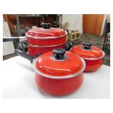 RED PAN SET 2 PC. LIKE NEW OTHERS SHOW WEAR