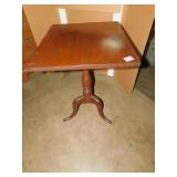 MAHOGANY 3 LEG LAMP TABLE - 17" SQUARE X 25" H -