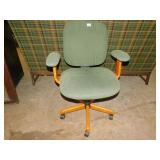 5 WHEEL OFFICE CHAIR GREEN SEAT ARMCHAIR CLEAN