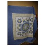 STAR PATTERN SET WITH TWO PILLOW CASES