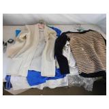 SWEATERS AND CLOTHES, SIZE LARGE. WITH TOTE