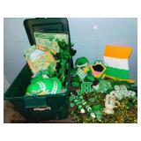 ASSORTMENT OF ST PATTYS DAY DÉCOR, SIGNS, PLASTIC