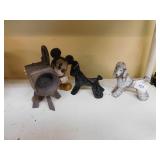 MICKEY MOUSE MOVIE HOLDS A PICTURE & 2 DOG